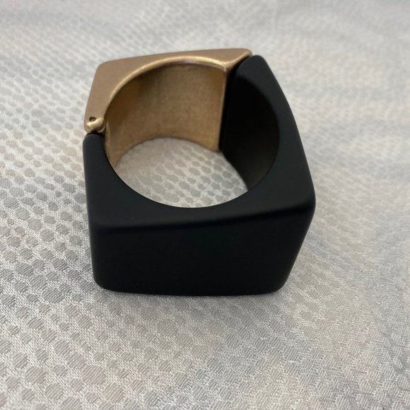 Modern Brushed Gold-tone/Black square hinged resin bangle bracelet & earrings - Picture 8 of 10